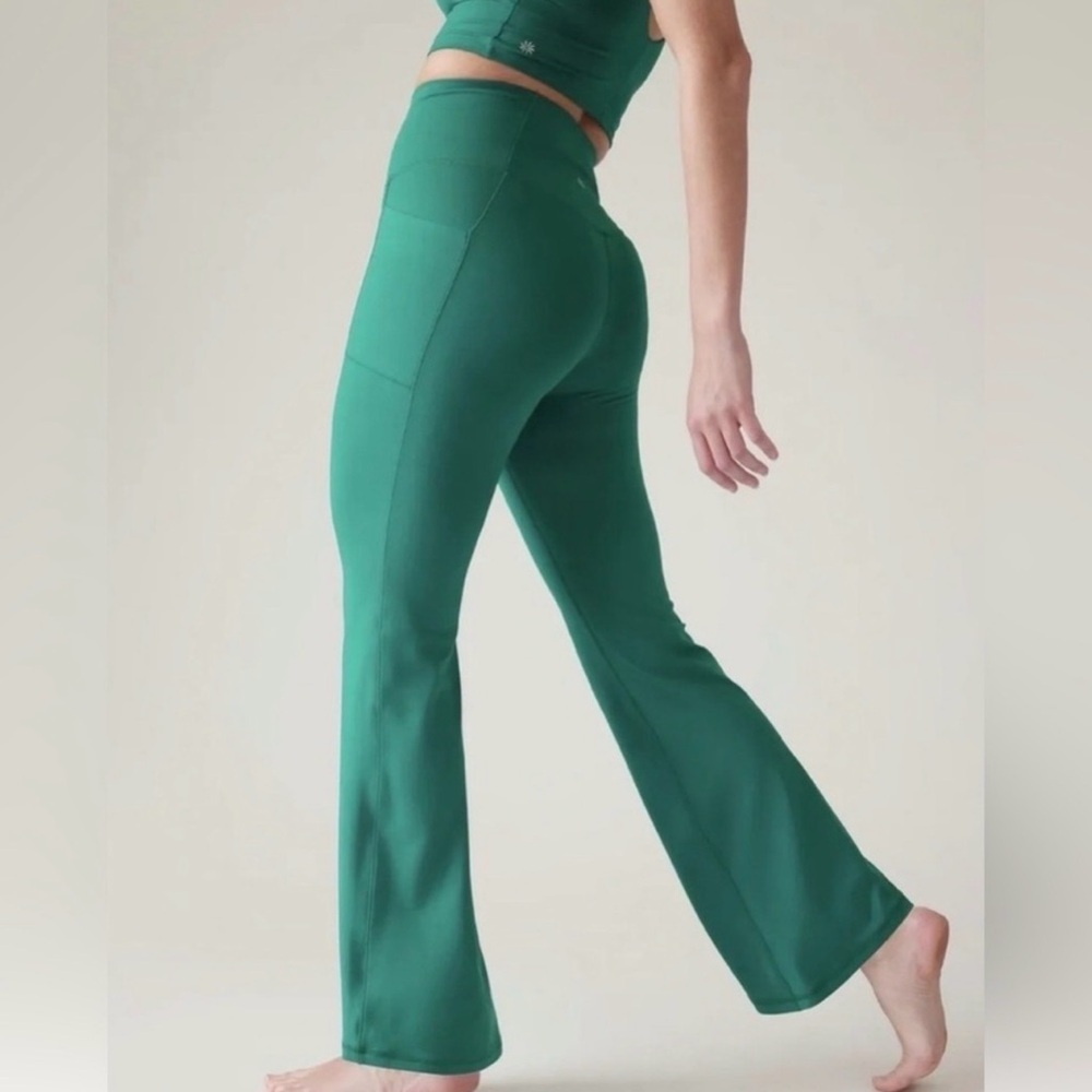 Athleta Salutation Stash Flare Pant Green Yoga Pockets High Rise Size Medium